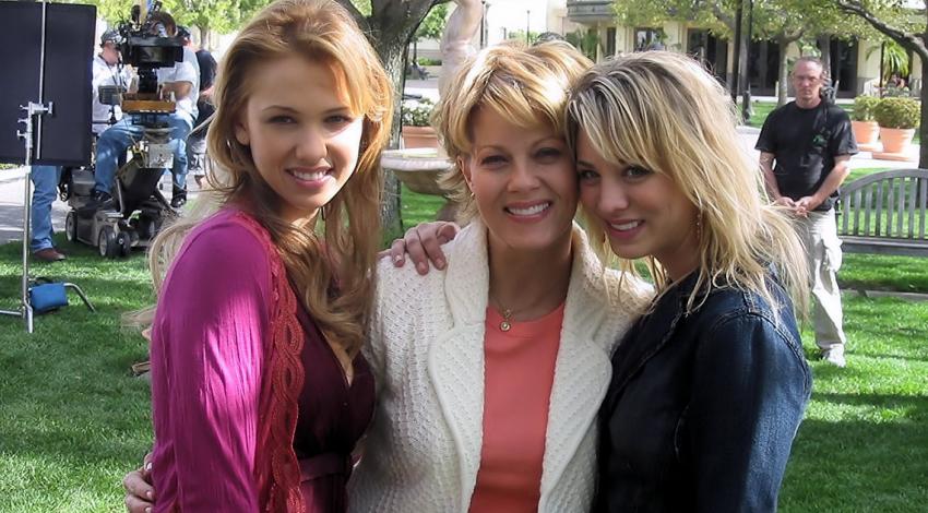 Barbara Niven, mother of Kaley Cuoco & Marnette Patterson | "Charmed" (2006)