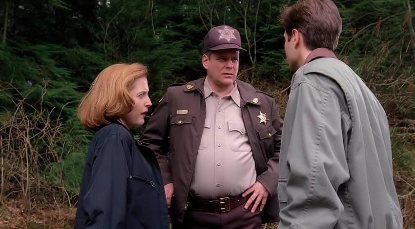 Gillian Anderson, David Duchovny, Chris Ellis | "The X Files" (1993)