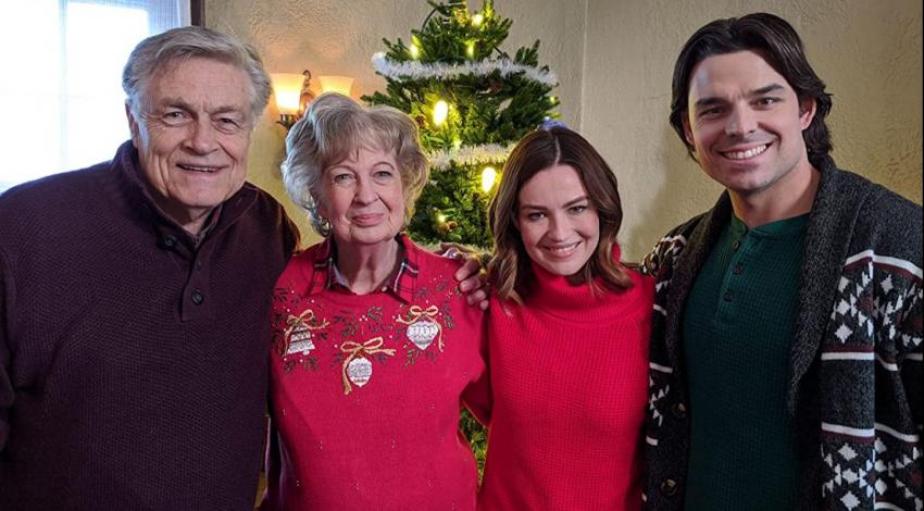 Art Hindle as Ernie w/Jayne Eastwood, Jonna Walsh, Jesse Hutch | "Inn Love by Christmas" (2020)